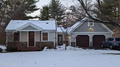 3145 Lone Pine Rd, Schenectady, NY 12303