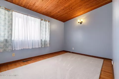 306 Juniper Dr, Schenectady, NY 12306 photo 9
