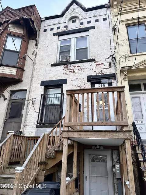316 1st St, Albany, NY 12206