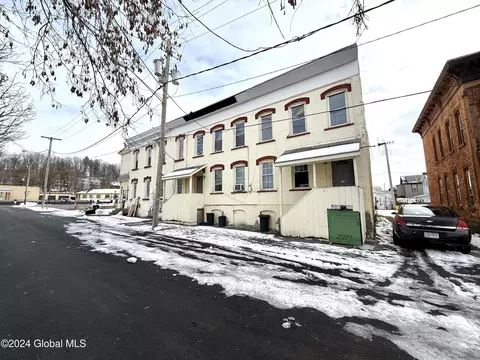 7 11 Hamilton St # -9, Amsterdam, NY 12010