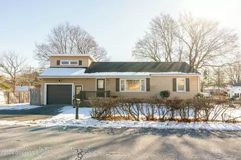 2 Marriner Ave, Albany, NY 12205