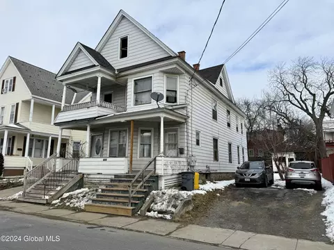 33 Bunn St, Amsterdam, NY 12010