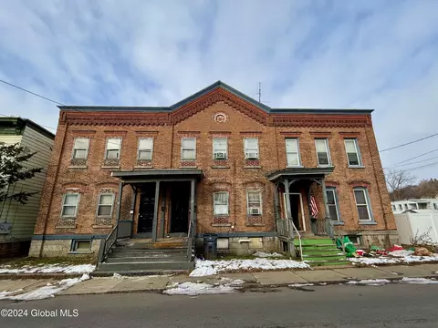 10-12 14 Clinton St, Amsterdam, NY 12010