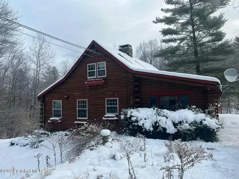 31 Rolland Rd, Petersburgh, NY 12138