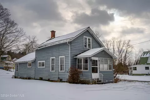 11 Park Pl, Salem, NY 12865