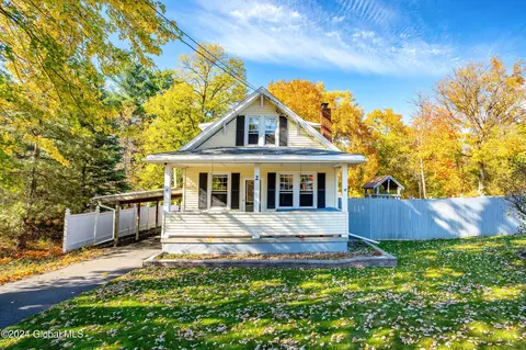 2 W Sand Lake Rd, Wynantskill, NY 12198