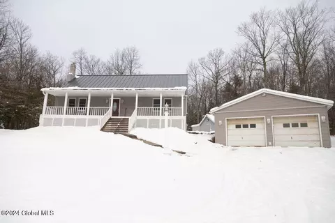 3020 Skyline Dr, Schenectady, NY 12306