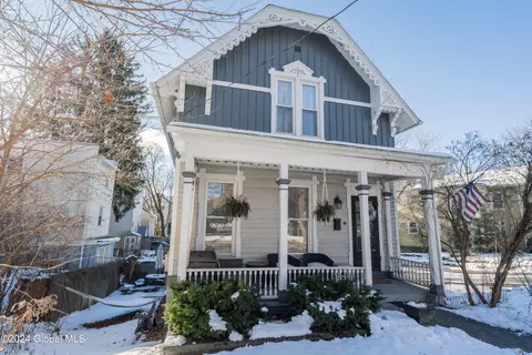 98 Van Dam St, Saratoga Springs, NY 12866