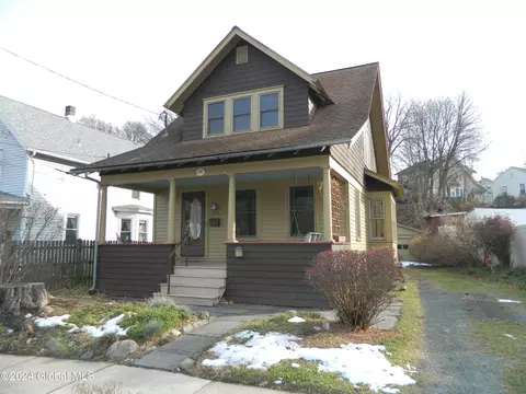 1704 2nd St, Rensselaer, NY 12144