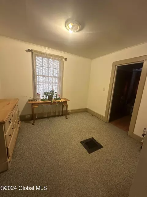 6 Catherine St, Schenectady, NY 12307 photo 4