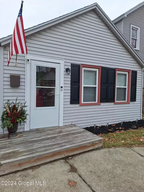 445 6th Ave, Troy, NY 12182