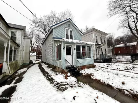 11 East St, Fonda, NY 12068