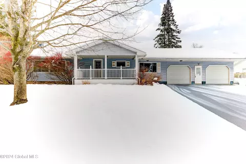 14 Worden St, Johnstown, NY 12095