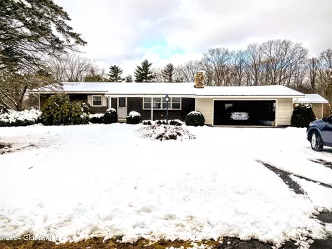 117 Candlewood Dr, Mayfield, NY 12117