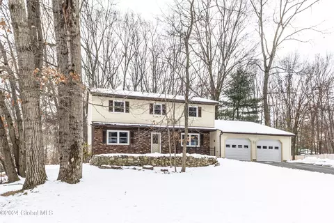 79 St Andrews Dr, Clifton Park, NY 12065