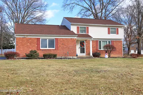 11 Somerset Ln, Schenectady, NY 12302