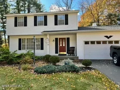 35 Lamplighter Ln, Saratoga Springs, NY 12866