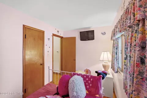 Bedroom - 2801 Consaul Rd, Schenectady, NY 12304 photo 4 of 7
