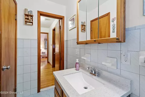 Bath - 2801 Consaul Rd, Schenectady, NY 12304 photo 2 of 4