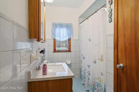Bath - 2801 Consaul Rd, Schenectady, NY 12304 photo 1 of 4