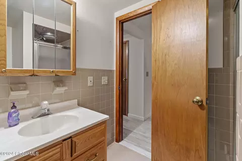 Bath - 2801 Consaul Rd, Schenectady, NY 12304 photo 4 of 4