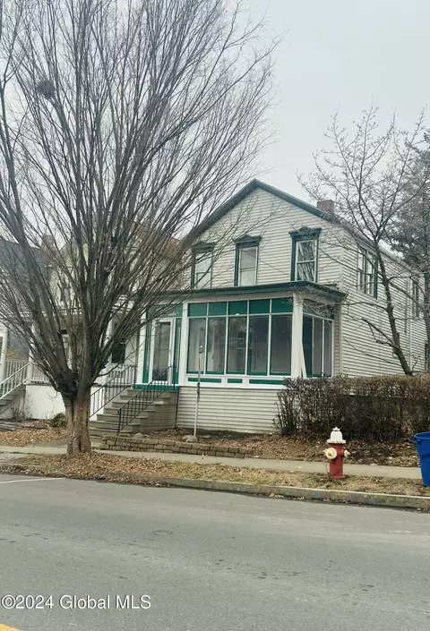 97 3rd Ave, Rensselaer, NY 12144
