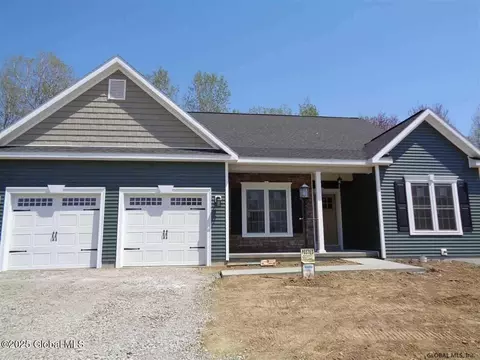 41 Jack Dr, Mechanicville, NY 12118