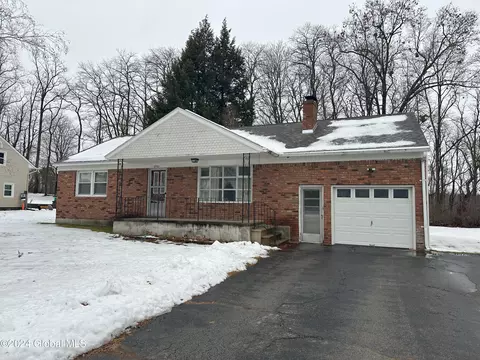 2761 Maida Ln, Schenectady, NY 12306