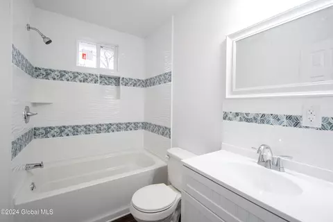Bath - 80 Elliott Ave, Schenectady, NY 12304 photo 1 of 2