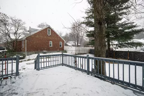 Exterior - 80 Elliott Ave, Schenectady, NY 12304 photo 3 of 7