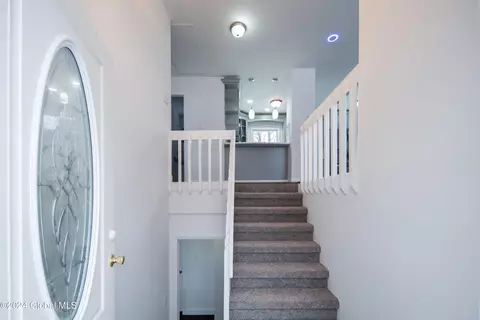 Entry Way - 80 Elliott Ave, Schenectady, NY 12304 photo 1 of 1