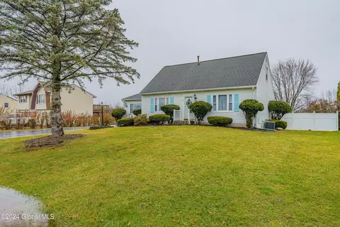 30 Timber Dr, Waterford, NY 12188