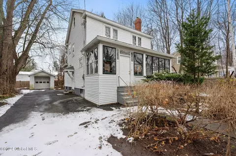 190 Menand Rd, Loudonville, NY 12211