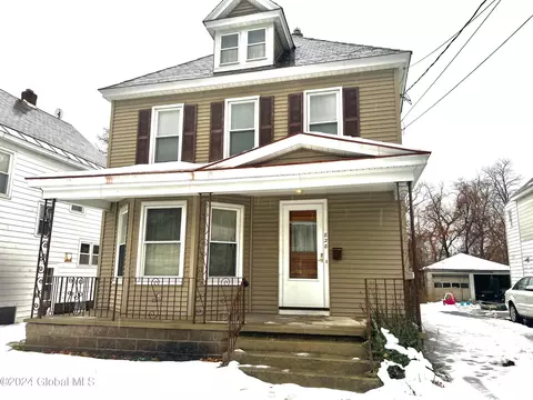 826 Thompson St, Schenectady, NY 12306