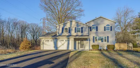 27 Westchester Dr, Albany, NY 12205