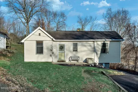26 Terrace Ave, Nassau, NY 12123