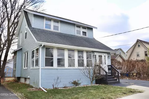 61 Edgecomb St, Albany, NY 12209