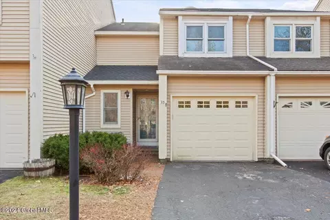 35 Wilan Ln, Albany, NY 12203