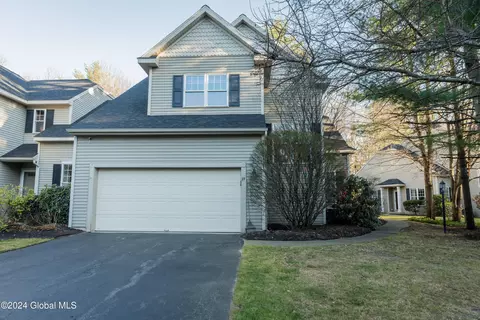 27 Donegal Way, Saratoga Springs, NY 12866