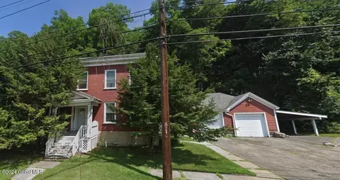 39 E Main St, Fort Johnson, NY 12070