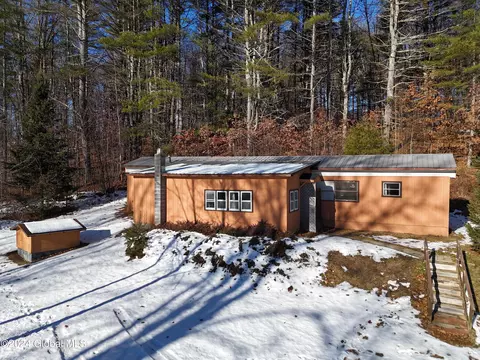 880 Rock City Rd, Ballston Spa, NY 12020