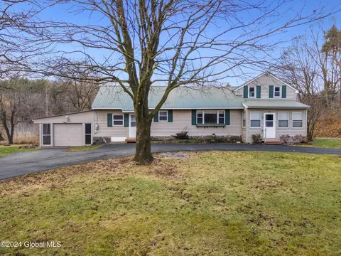 3 Farrell Rd, Troy, NY 12180