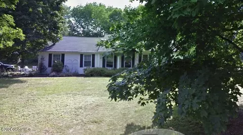 18 Scott Dr, Troy, NY 12180