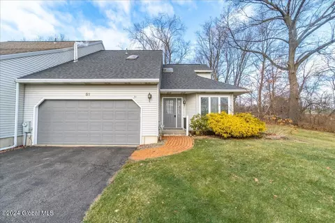 51 Carrie Ct, Niskayuna, NY 12309