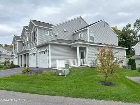 701 Grayson Pl, Glenville, NY 12302