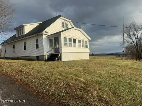 267 Stoners Trl, Johnstown, NY 12095