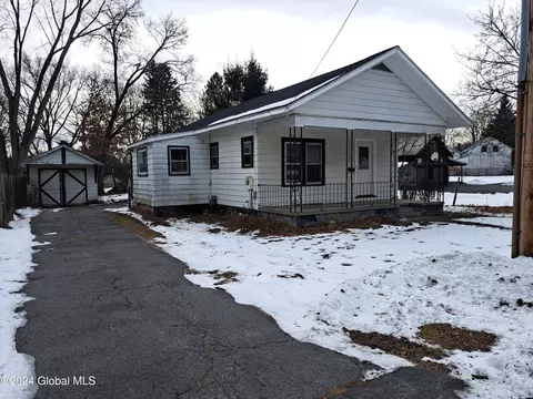 11 Hannum St, Ballston Spa, NY 12020