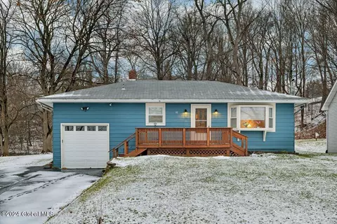 15 Canal Rd, Halfmoon, NY 12065