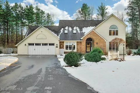19 Brookshire Trce, Queensbury, NY 12804