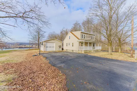 2931 River Rd, Melrose, NY 12121